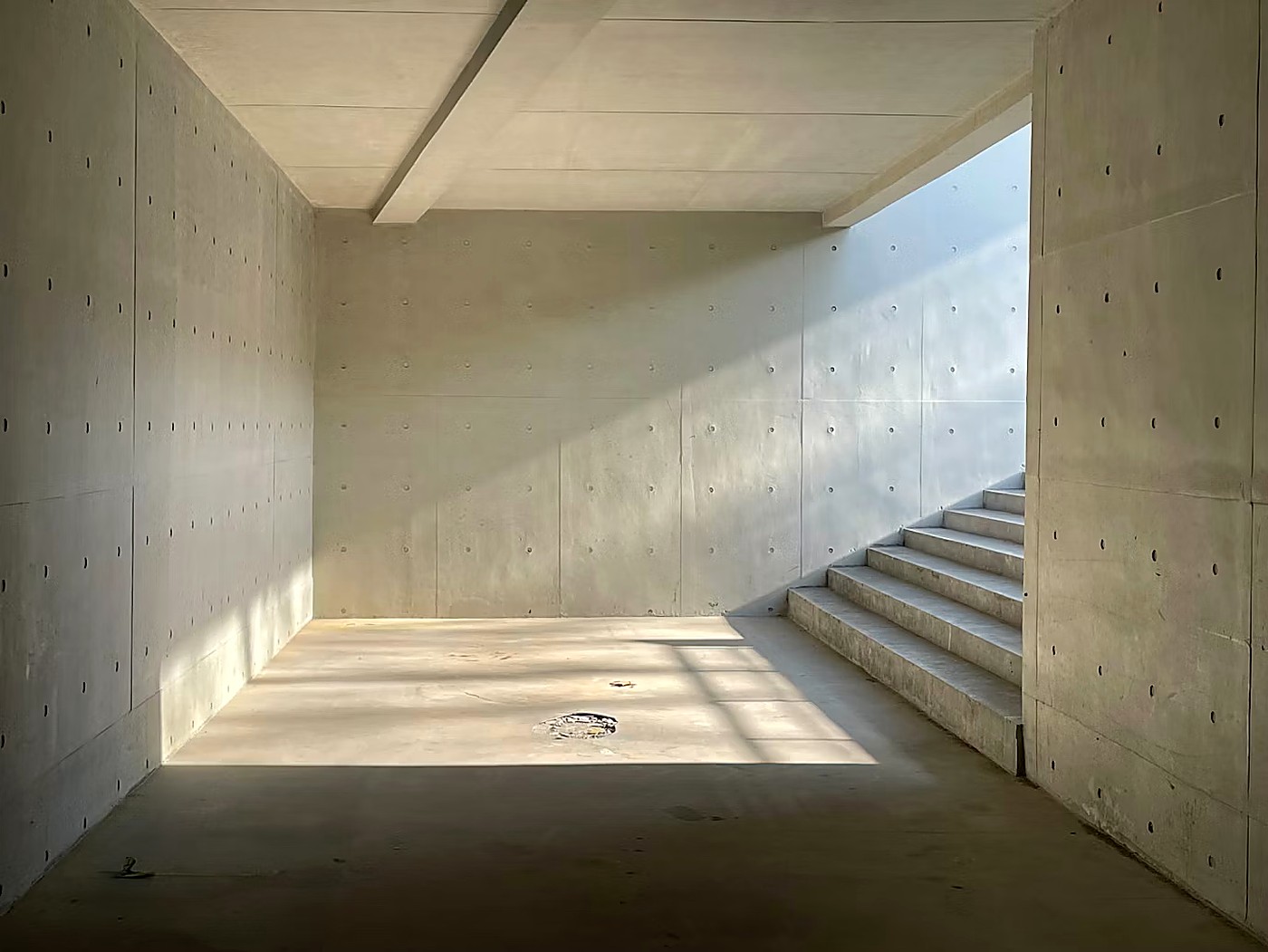 Finished exposed concrete room with stairs and clean formwork pattern